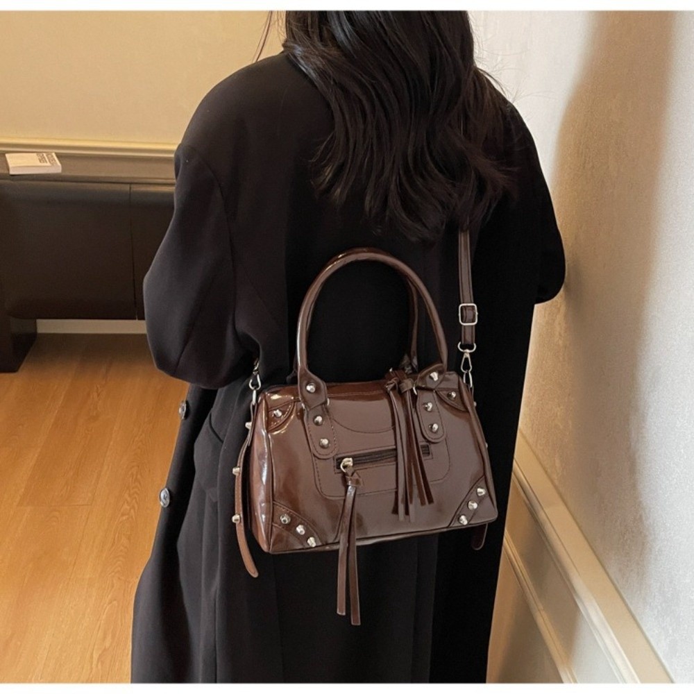 حقيبة نسائية عصرية بتصميم وساد - مراجعة Top Handle Patent Bag وسعره