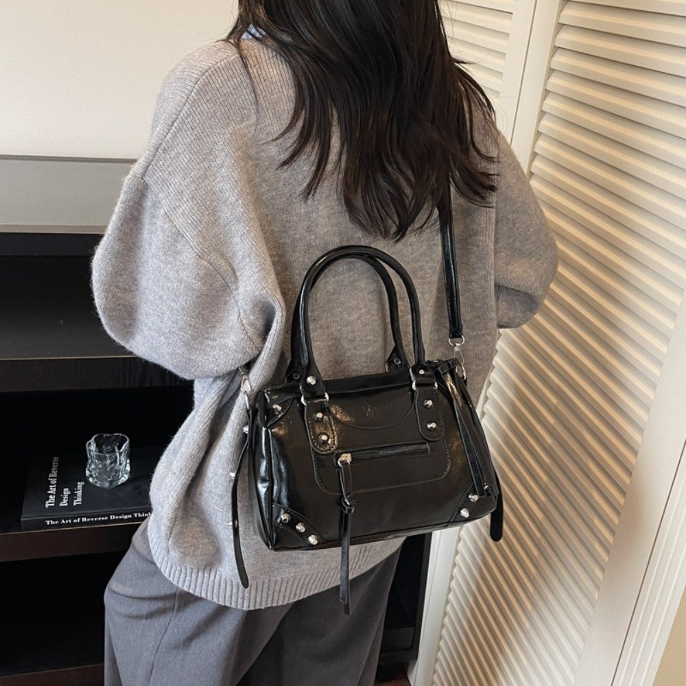 حقيبة نسائية عصرية بتصميم وساد - مراجعة Top Handle Patent Bag وسعره