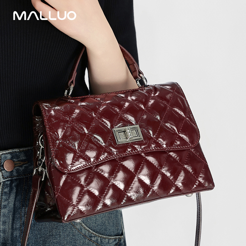 حقيبة نسائية فاخرة من الجلد ال - مراجعة Top Handle Patent Bag وسعره
