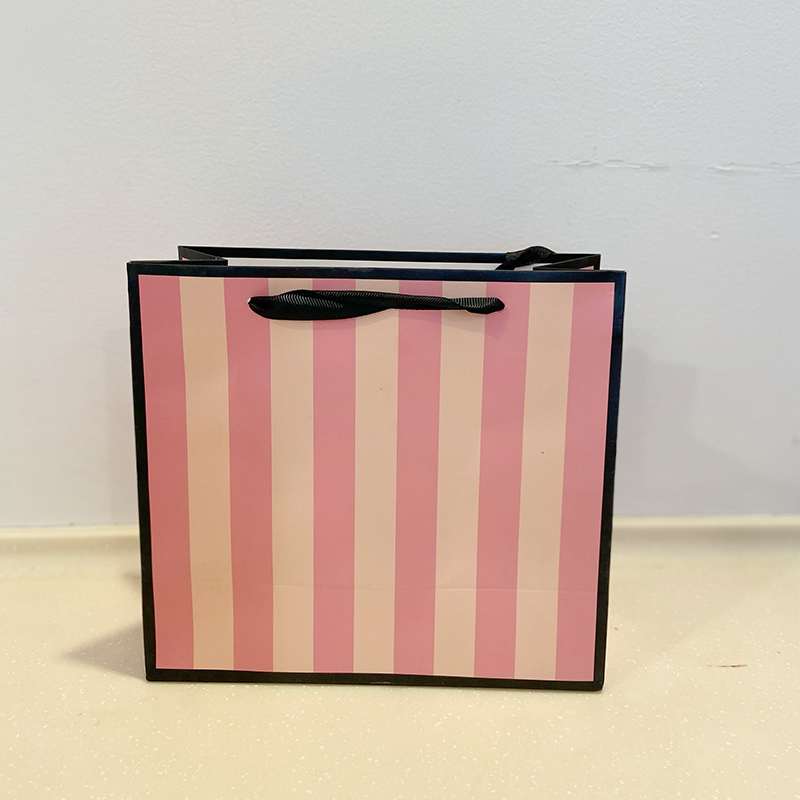 حقائب ورقية فاخرة لتعبئة مستحض - مراجعة Luxury Bags Brand Names وسعره