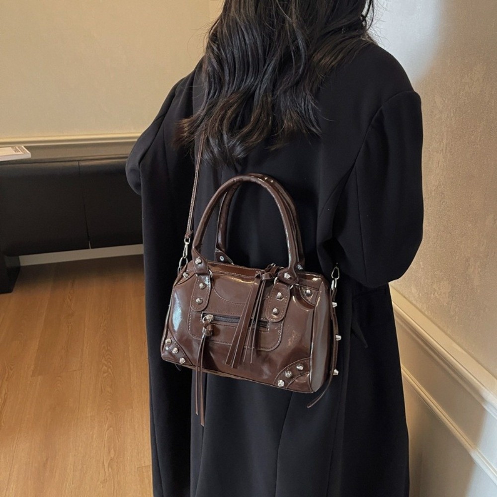 حقيبة كتف نسائية عصرية مزينة ب - مراجعة Top Handle Patent Bag وسعره