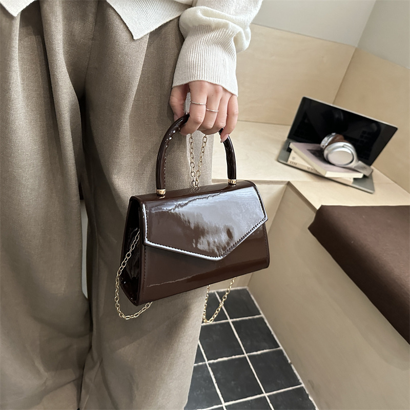 حقيبة يد نسائية صغيرة من الجلد - مراجعة Top Handle Patent Bag وسعره